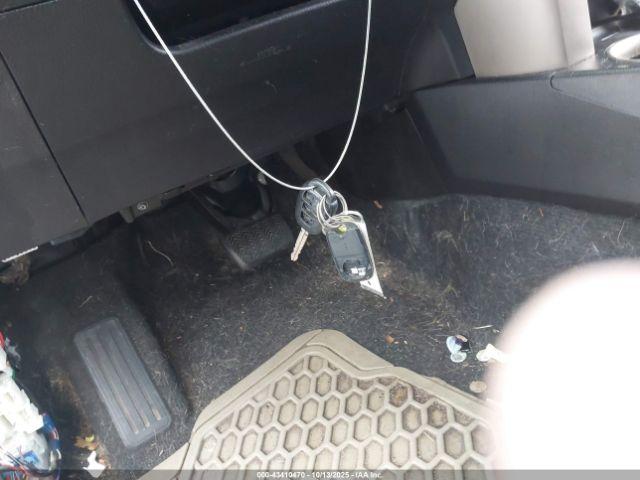 Toyota RAV4 Le Image 8