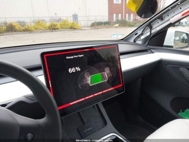 Tesla Model Y Performance Dual Motor All-wheel Drive Image 17