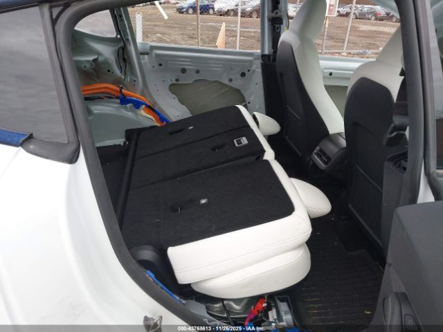 Tesla Model Y Performance Dual Motor All-wheel Drive Image 4