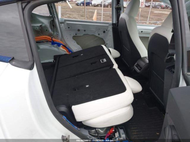 Tesla Model Y Performance Dual Motor All-wheel Drive Image 4