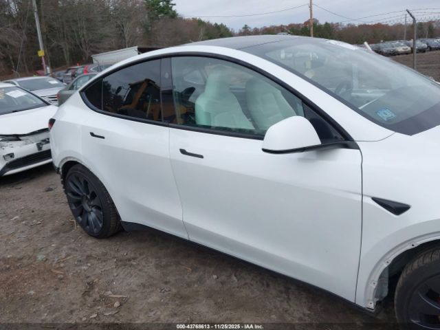 Tesla Model Y Performance Dual Motor All-wheel Drive Image 9