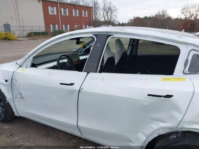 Tesla Model Y Performance Dual Motor All-wheel Drive Image 13