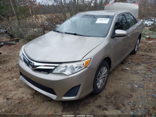 Toyota Camry Le Image 8