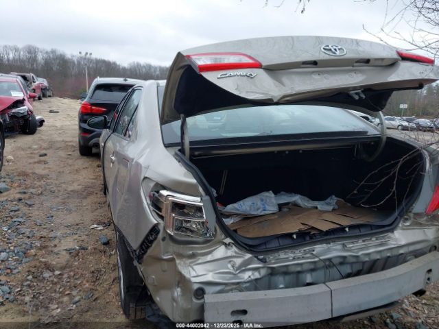 Toyota Camry Le Image 3