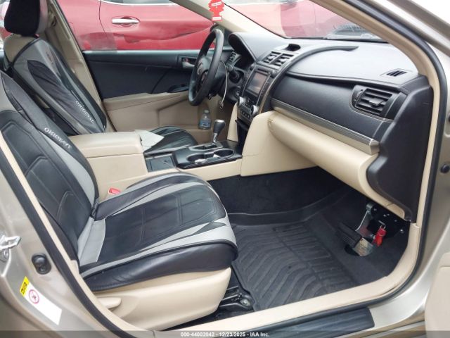 Toyota Camry Le Image 10