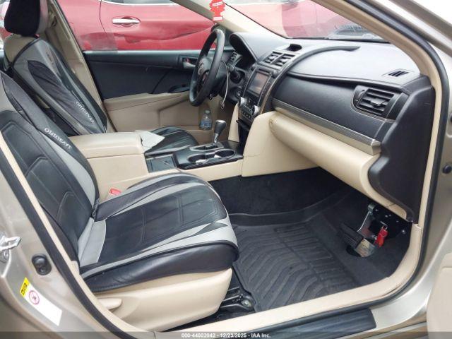 Toyota Camry Le Image 10