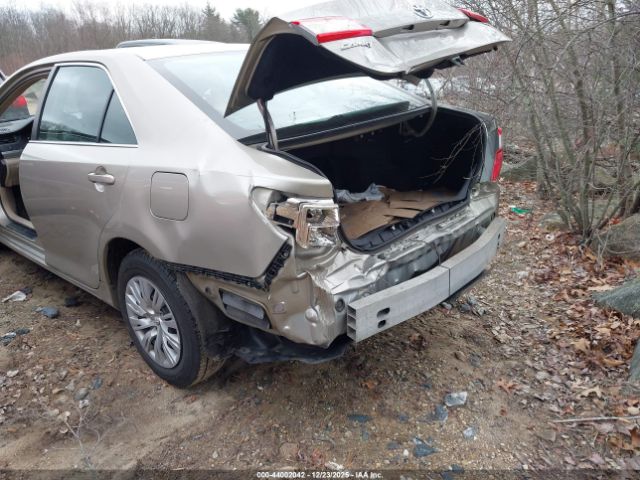 Toyota Camry Le Image 4