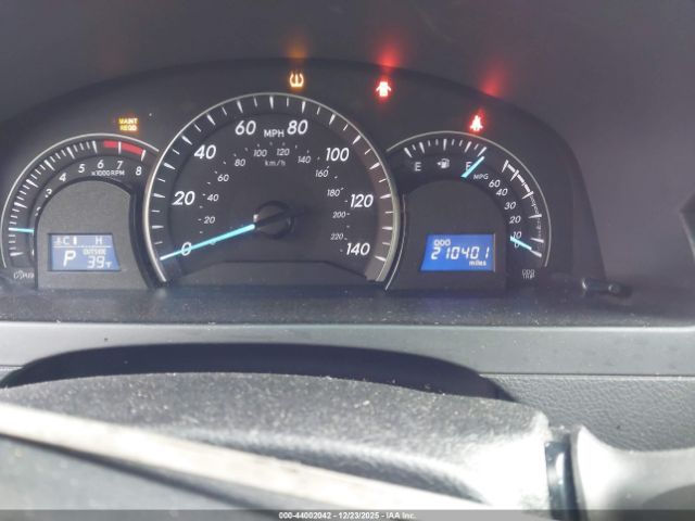 Toyota Camry Le Image 9