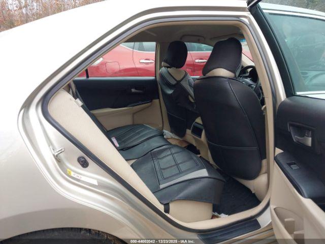 Toyota Camry Le Image 12