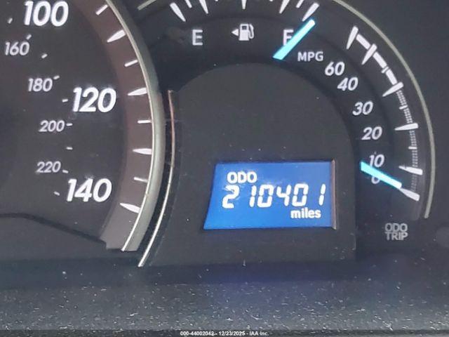 Toyota Camry Le Image 15