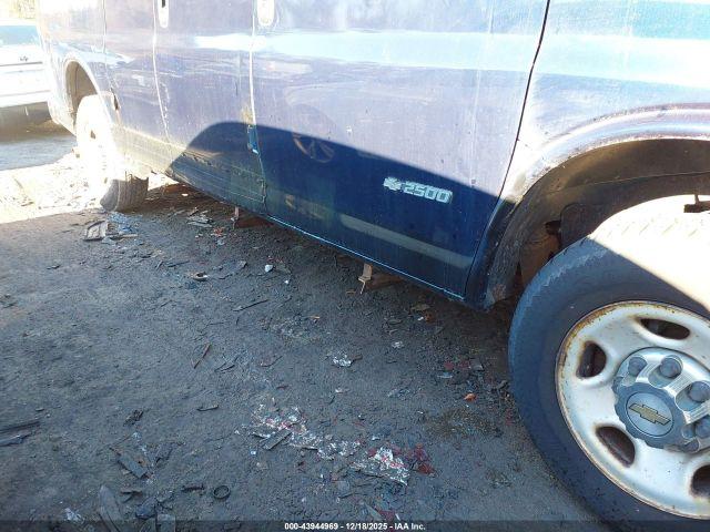Chevrolet Express Image 7