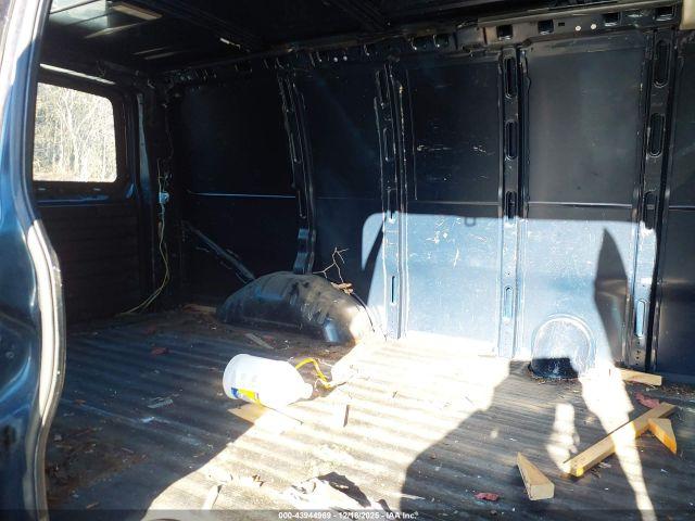 Chevrolet Express Image 11