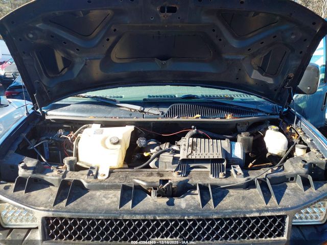 Chevrolet Express Image 2