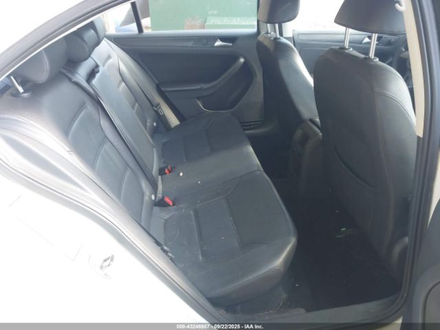 Volkswagen Jetta 1.8t Se Image 8