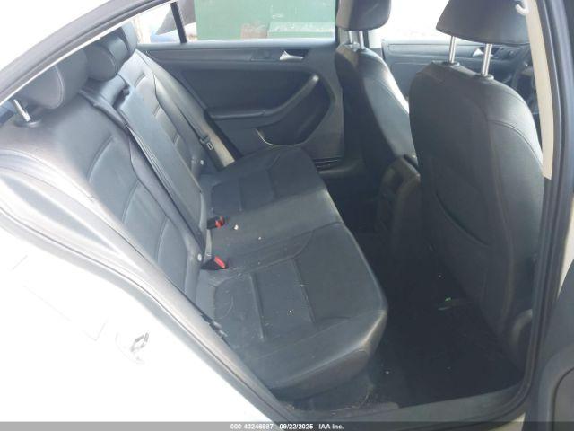 Volkswagen Jetta 1.8t Se Image 8