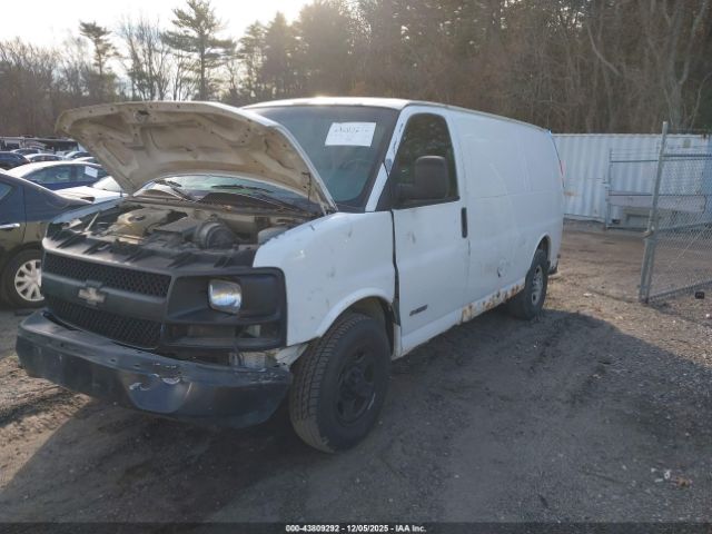 Chevrolet Express Image 2