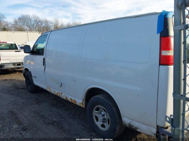 Chevrolet Express Image 8
