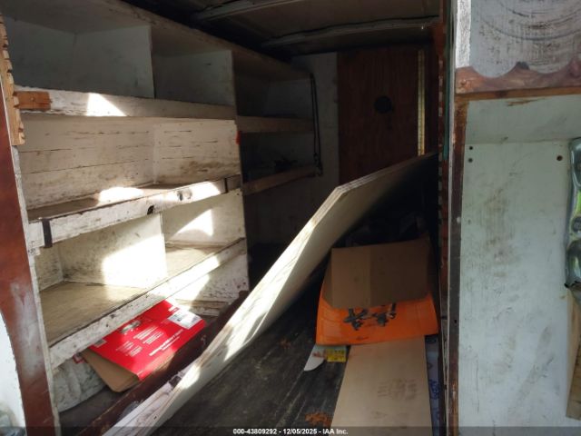 Chevrolet Express Image 4