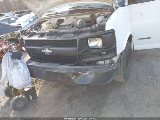 Chevrolet Express Image 9