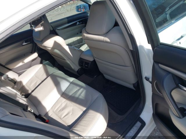 Acura TL 3.7 Image 14