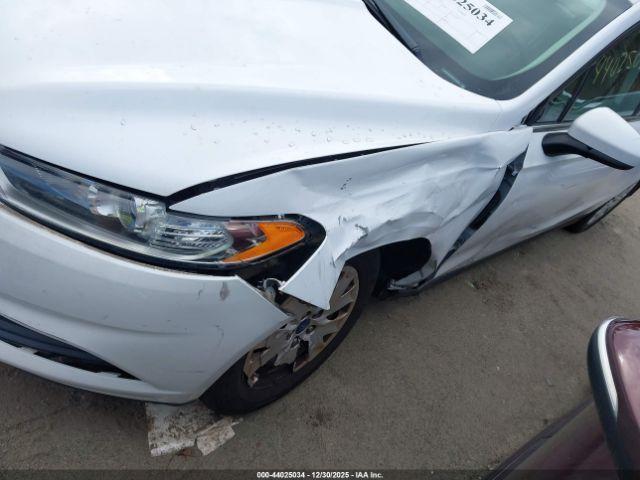 Ford Fusion S Image 10