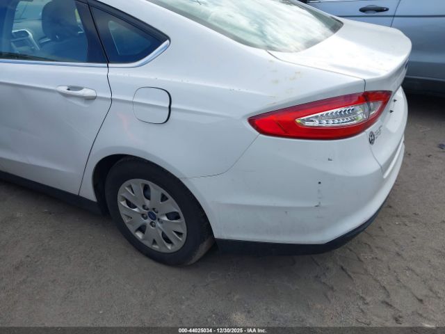 Ford Fusion S Image 12