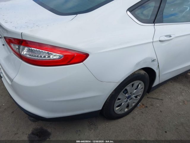 Ford Fusion S Image 2