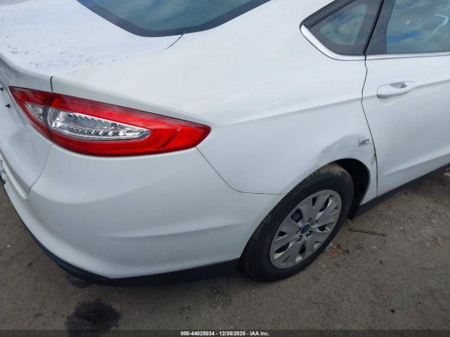 Ford Fusion S Image 2
