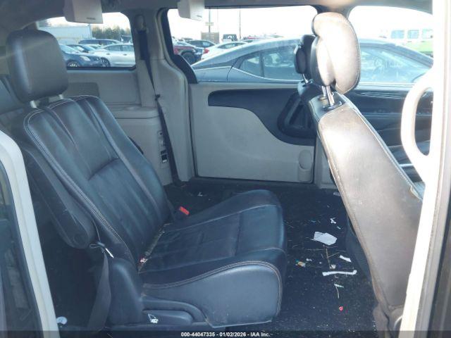 Chrysler Town & Country Touring Image 4