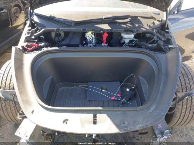 Tesla Model Y Long Range Dual Motor All-wheel Drive Image 10