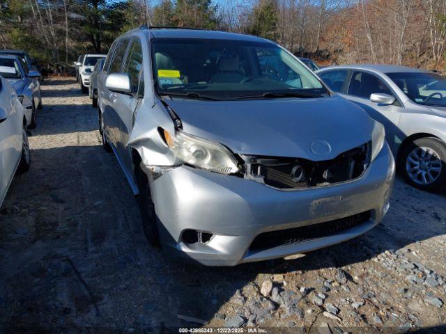  Salvage Toyota Sienna