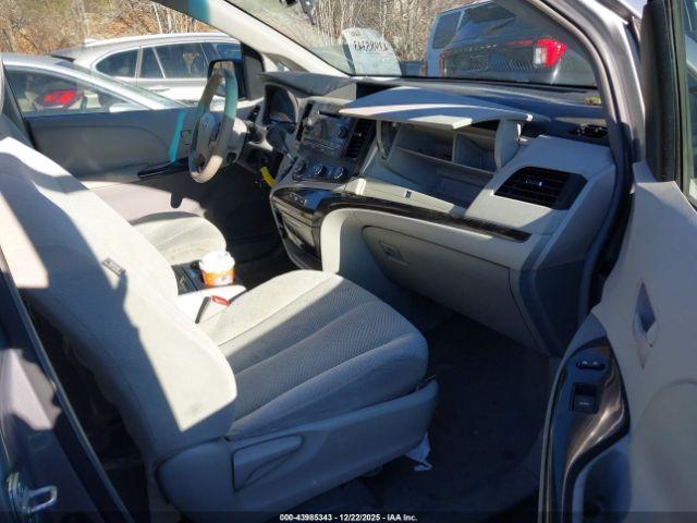 Toyota Sienna Le V6 Image 10