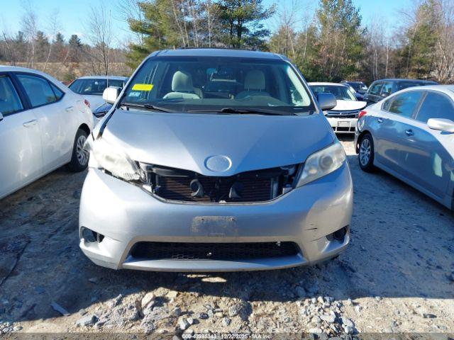 Toyota Sienna Le V6 Image 16