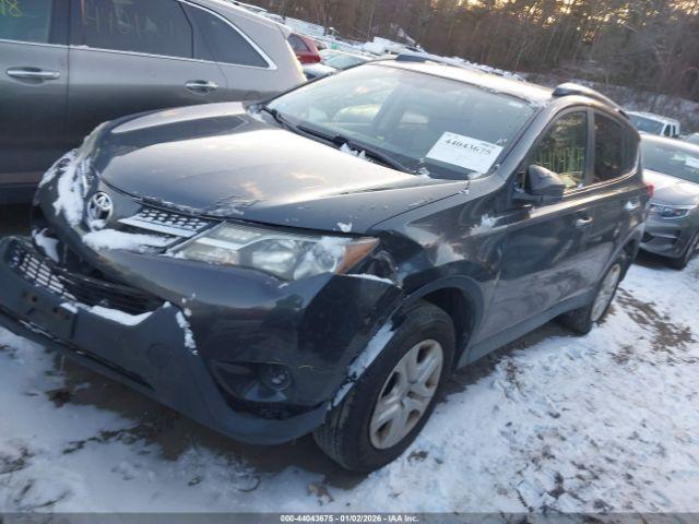 Toyota RAV4 Le Image 4