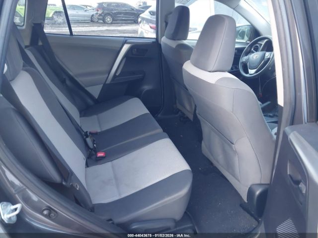 Toyota RAV4 Le Image 5