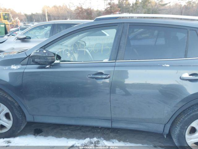 Toyota RAV4 Le Image 11