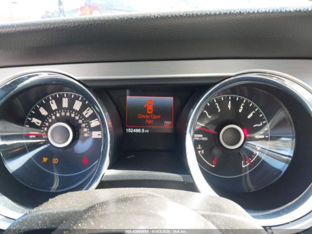 Ford Mustang V6 Premium Image 10