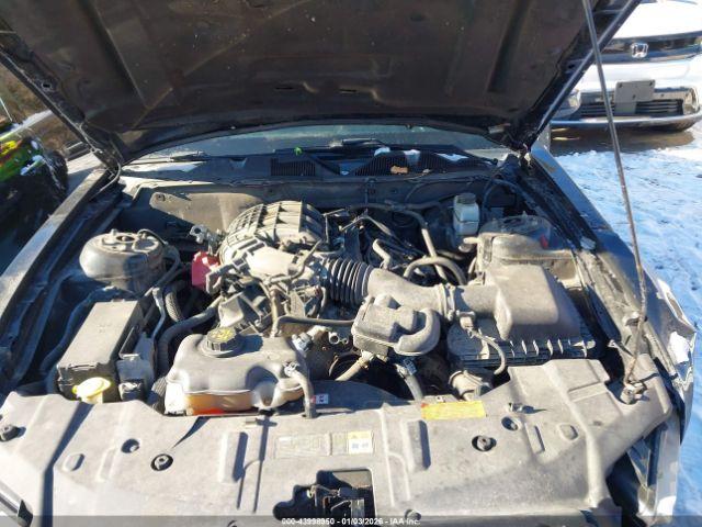 Ford Mustang V6 Premium Image 7