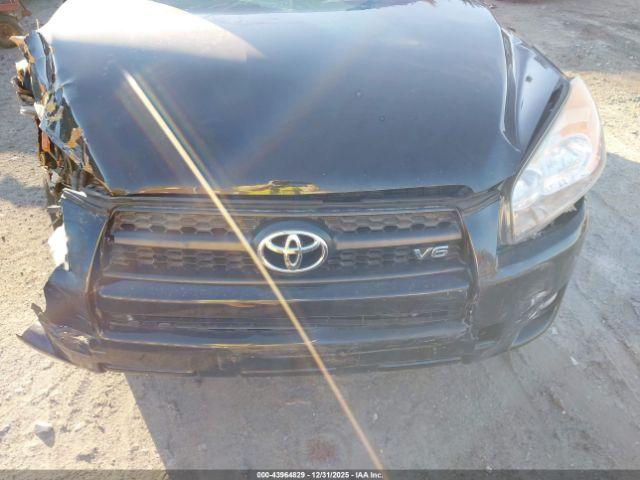 Toyota RAV4 Sport V6 Image 12