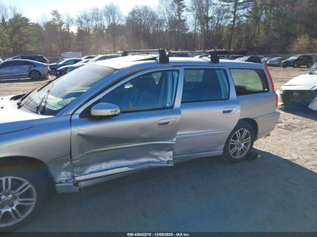 Volvo V70 2.4 Image 8