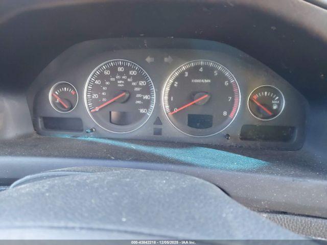 Volvo V70 2.4 Image 2