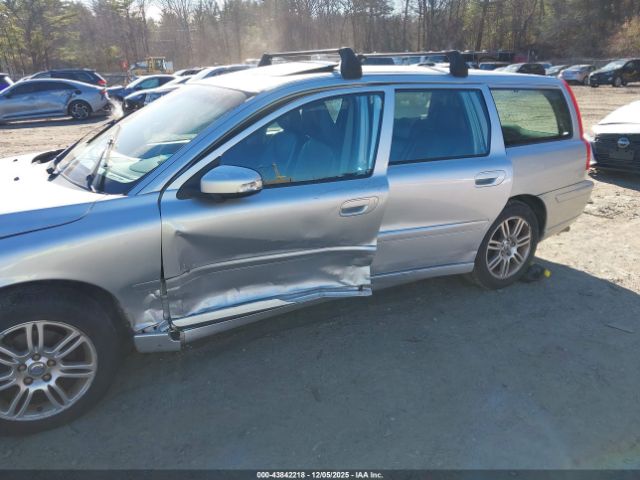 Volvo V70 2.4 Image 11