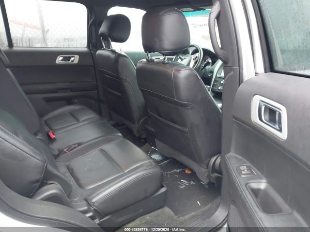 Ford Explorer Xlt Image 8