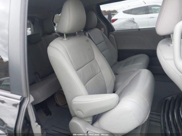 Toyota Sienna Xle 8 Passenger Image 4