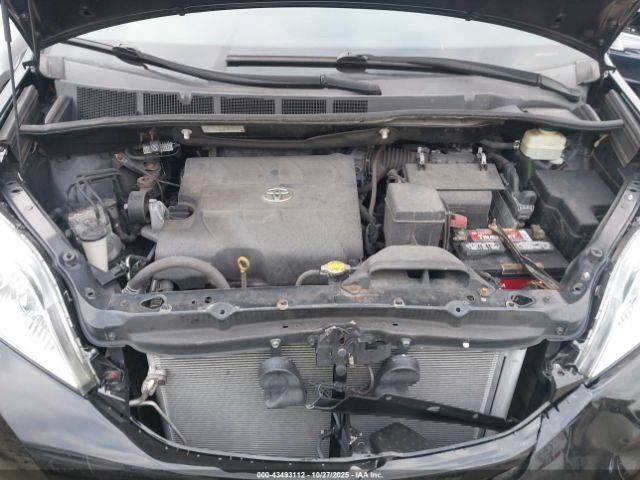 Toyota Sienna Xle 8 Passenger Image 16