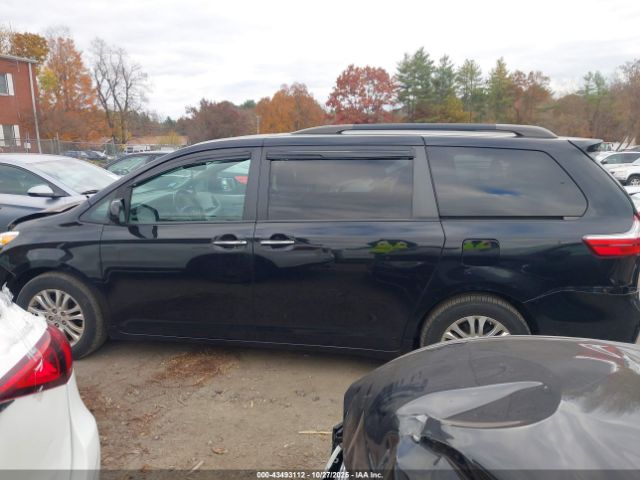 Toyota Sienna Xle 8 Passenger Image 11