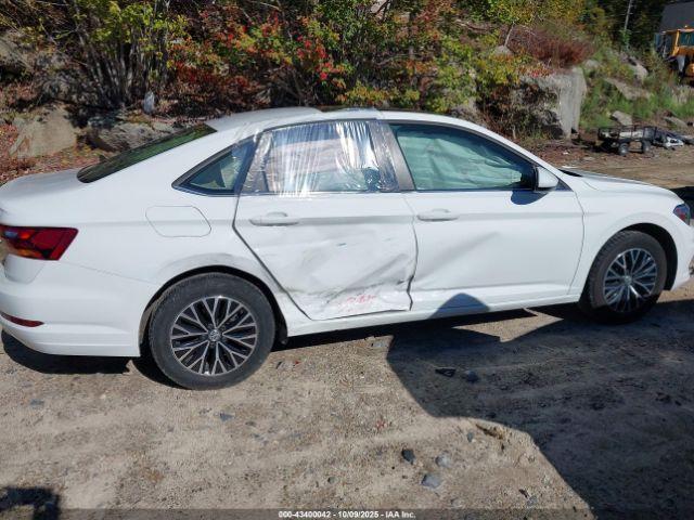 Volkswagen Jetta Image 2