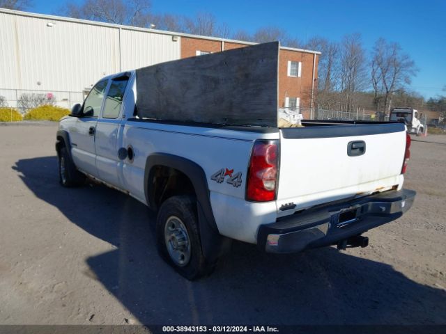 Chevrolet Silverado 2500 Work Truck Image 12