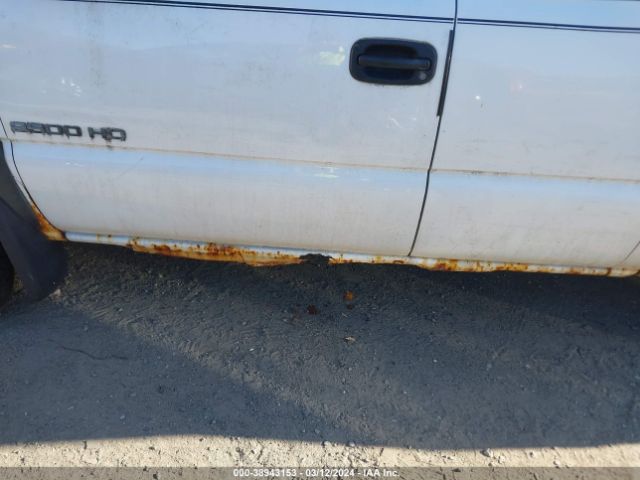 Chevrolet Silverado 2500 Work Truck Image 10