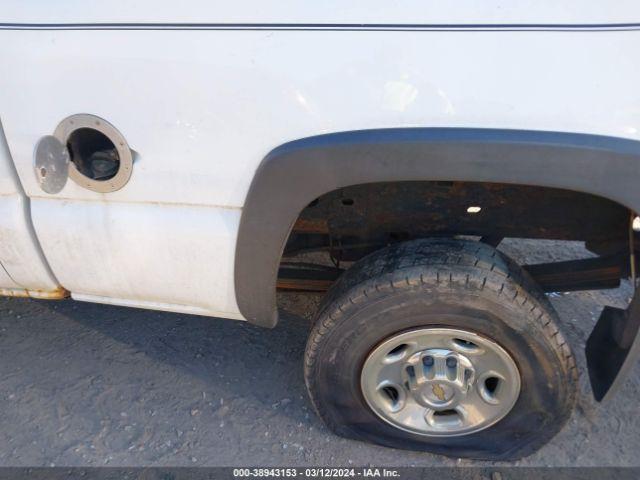 Chevrolet Silverado 2500 Work Truck Image 6